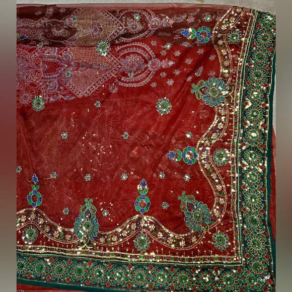 Red/green sari - Picture 2 of 3